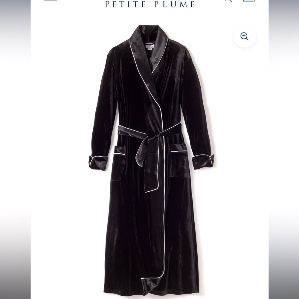 Petite Plume 🖤🤍 Women’s Velour Robe